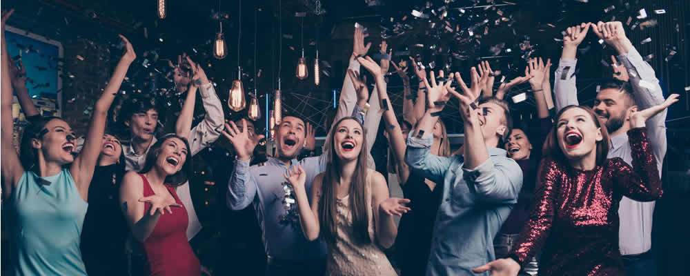 Las fiestas navideñas corporativas suelen ser muy emotivas, especialmente cuando están perfectamente bien organizadas. Nuestra agencia te garantiza una producción especial para crear un evento memorable.