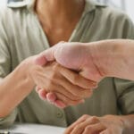 Cómo conseguir a tu primer cliente: Estrategias efectivas para cerrar ventas desde el inicio